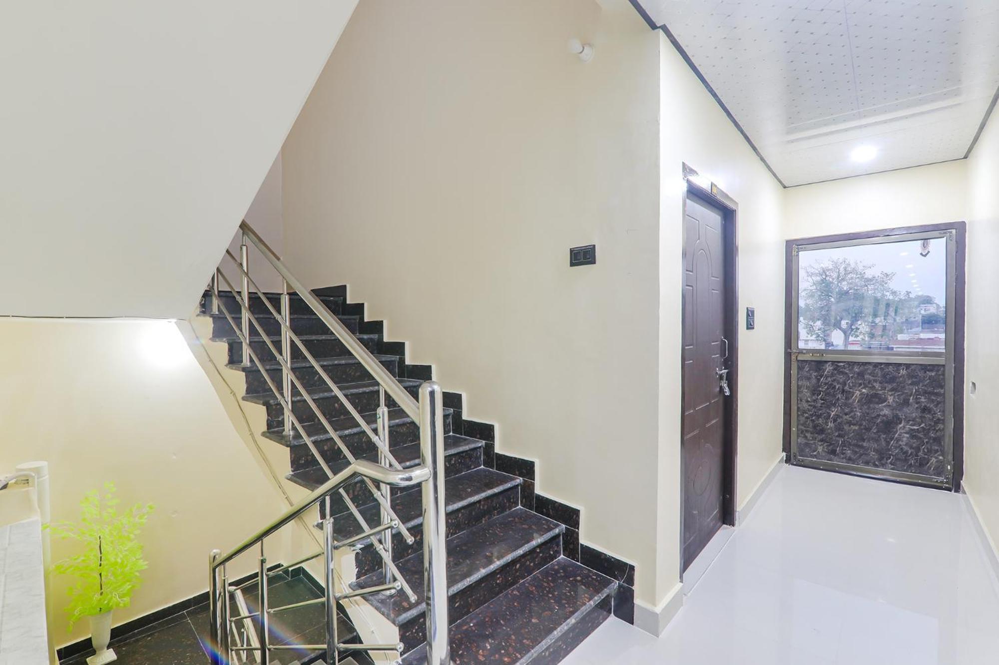 Fabexpress Awadh Inn - 400M From Shri Ram Janam Bhumi Ayodhya Экстерьер фото