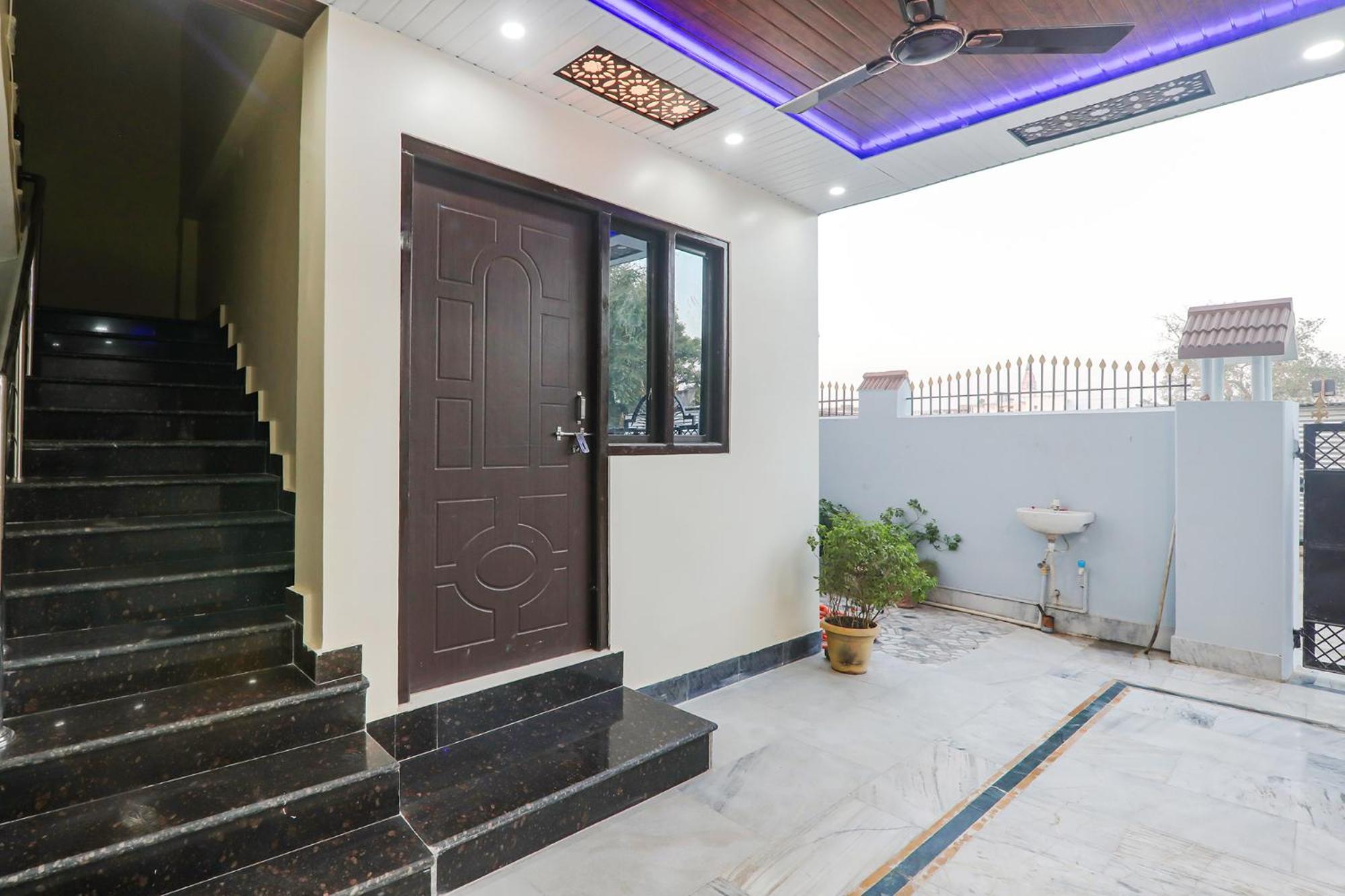 Fabexpress Awadh Inn - 400M From Shri Ram Janam Bhumi Ayodhya Экстерьер фото